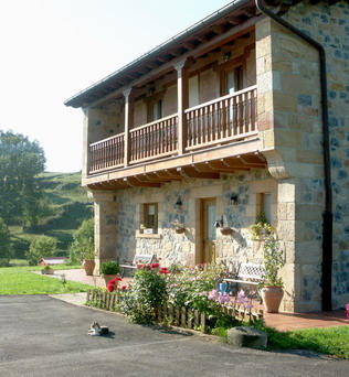 La entrada de La Posada del Vallijo. Una encantadora casa en Cantabria